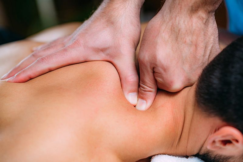 What Is a&nbsp;Couples Massage Therapy: The Key to&nbsp;Taking A&nbsp;Break Together